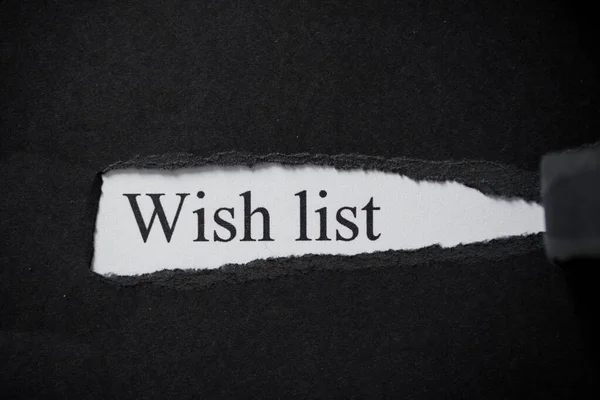 Список пожеланий, напечатанный на белом фоне с черной порванной бумагой . — стоковое фото