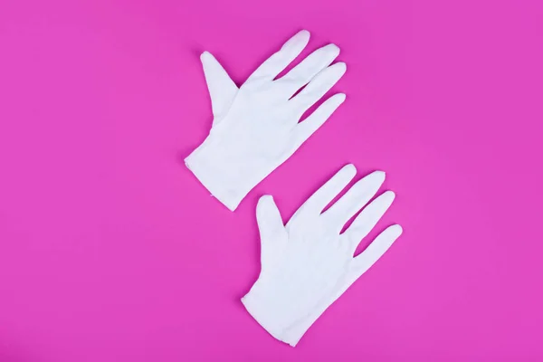 Two white gloves on a pink background. Stylish content — Stock Photo, Image