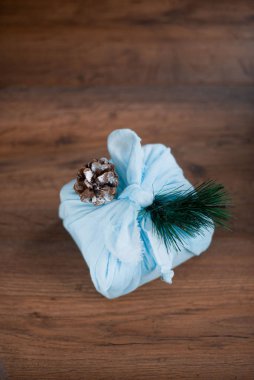 Noel Furoshiki ambalajı. Etnik noel hediyesi. Sıfır atık