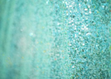 Küçük pullardan yapılmış güzel kumaş. Parlak pulların güzel bir arka planı.