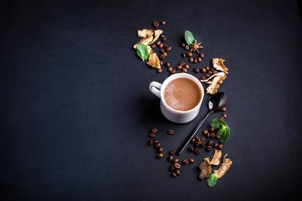 Mushroom Chaga Coffee Superfood Trend-dry and fresh mushrooms and coffee beans on dark background with mint. Coffee break — Stock Photo, Image
