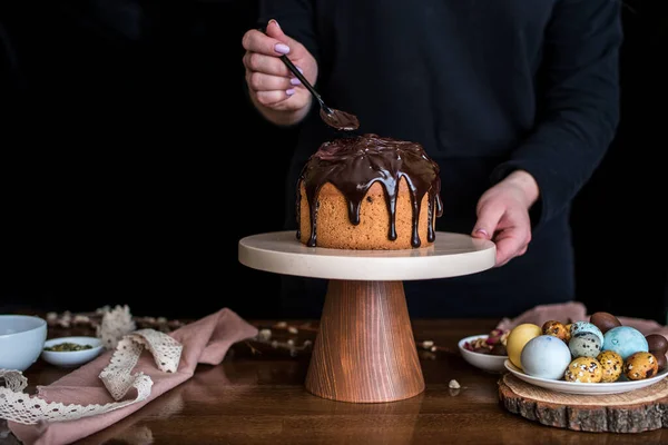 Osterkomposition Mit Süßem Brot Kulich Und Eiern Auf Hellem Hintergrund — Stockfoto