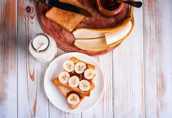 Čerstvý Toast Soleným Karamelem Banánem Výborná Snídaně — Stock fotografie