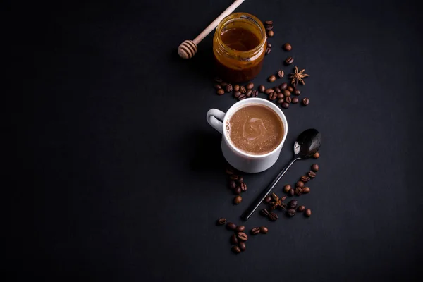 Skład Świeżym Powietrzu Mlekiem Aromatyczną Kawą Soloną Carmelą Suszonymi Grzybami — Zdjęcie stockowe