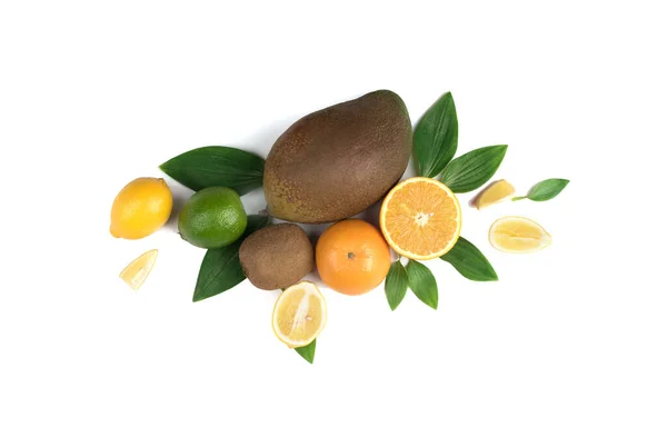 Composición Fruta Sobre Fondo Blanco Naranja Limón Kiwi Lima Mango — Foto de Stock