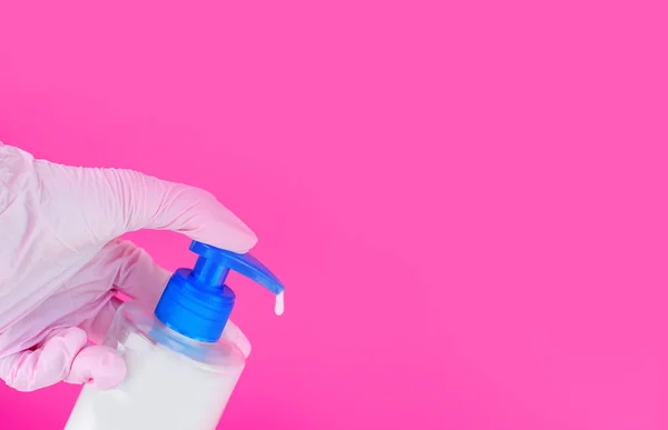 Hand Antiseptisk Tvätta Händerna Handskar Rosa Bakgrund Ett Ställe För — Stockfoto