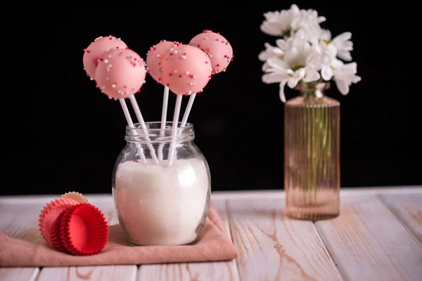 Pinkfarbener Kuchen Knallt Einem Glas Zucker Form Eines Straußes Auf — Stockfoto