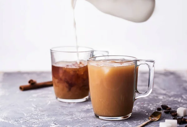 Café Frío Con Leche Palitos Canela Granos Café Azúcar Cuchara — Foto de Stock