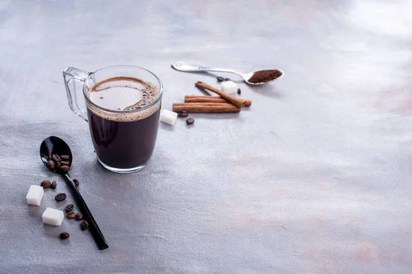 Lezzetli Mis Kokulu Kahve Bir Bardak Süt Kokulu Tarçın Çubukları — Stok fotoğraf