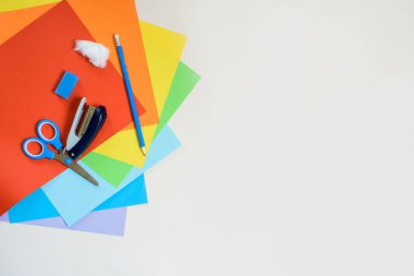 Adım adım renkli bir kağıt gökkuşağı yaratmak için talimatlar. Kendi ellerinle yaratıcılık. ÇEVİR