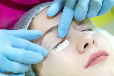 Kadında yordamın kirpik,