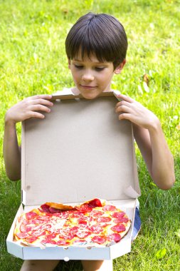 Pizza yeme çocuk 