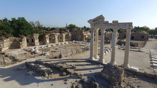 Ruines de l'ancienne ville de Side et de l'Amphithéâtre — Photo