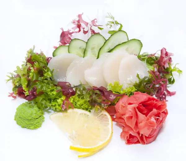 Japanse keuken met groenten en vis sashimi — Stockfoto