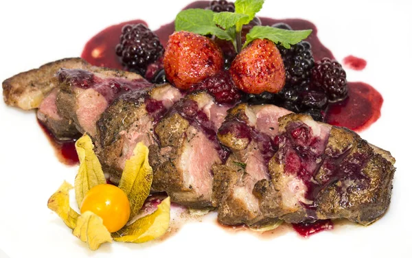 Pekin ördeği çilek ile