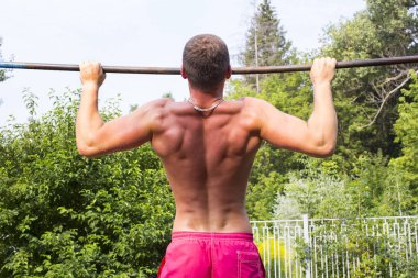 Spor için genç adam giriyor