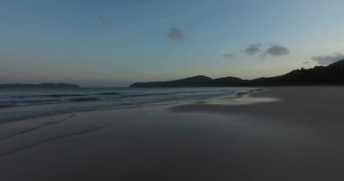 Filipinler 'deki Palawan adasının manzarası ve kıyı bölgesi.