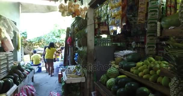 Деревенский азиатский рынок по продаже овощей и фруктов El Nido — стоковое видео