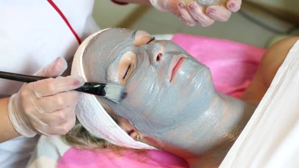 Proces masáže a ošetření obličeje — Stock video