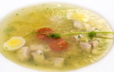 Bouillon met pasta Groenen en kwartel ei