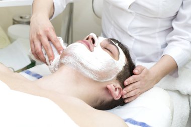 adam maske kozmetik prosedür