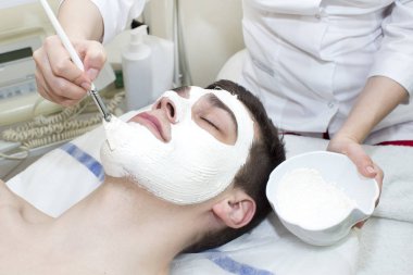 adam maske kozmetik prosedür