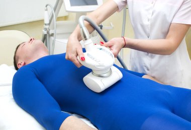 Klinik lipomassage işleme