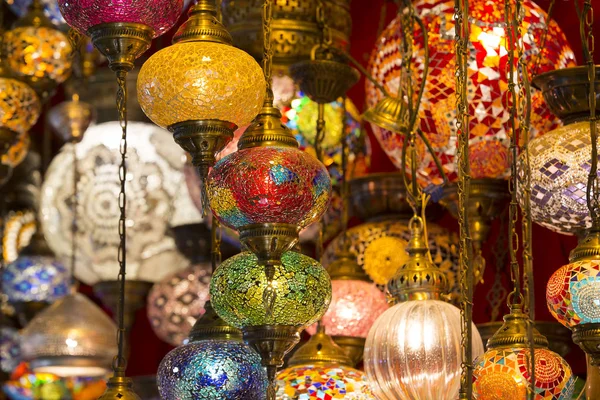 彩色玻璃的传统亚洲灯笼 — 图库照片