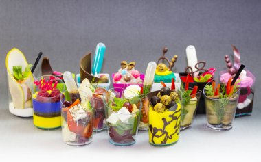 Mini Tatlılar ve et kanepeler sebze snacks