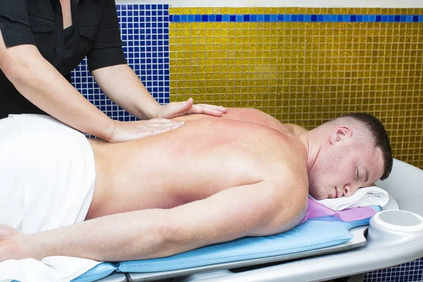 Tratamientos masaje deportivo — Foto de Stock