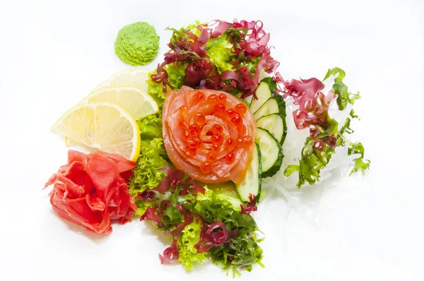 Sashimi cozinha japonesa com legumes e peixe — Fotografia de Stock