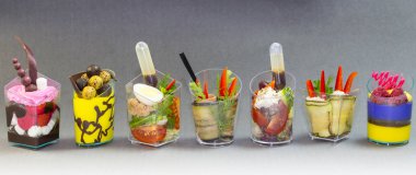 Mini Tatlılar ve et kanepeler sebze