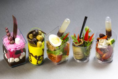 Mini Tatlılar ve et kanepeler sebze