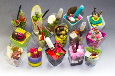 Mini Tatlılar ve et kanepeler sebze