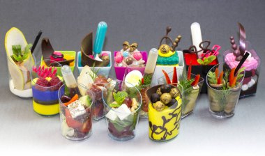 Mini Tatlılar ve et kanepeler sebze