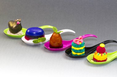 Plastik kaşık moleküler mutfak tatlılar