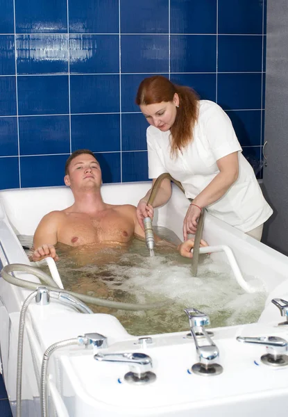 Procedure in de whirlpool hydrobath — Stockfoto