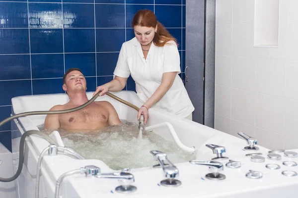 Procédure dans le bain à remous — Photo