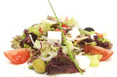 bir tablodaki Yunan salatası