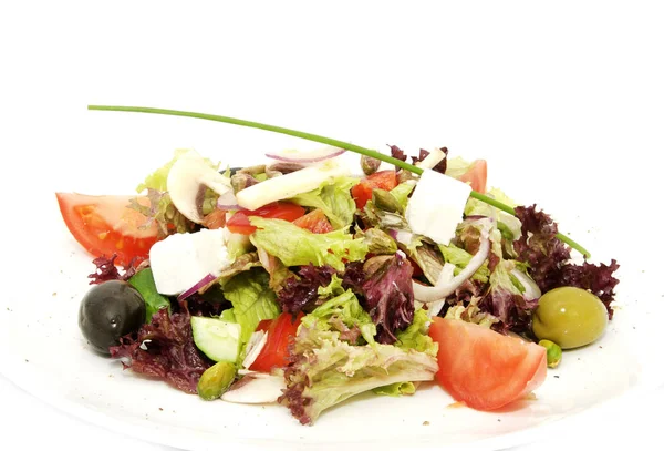 Griechischer Salat auf einem Tisch — Stockfoto