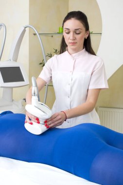 Klinik lipomassage işleme