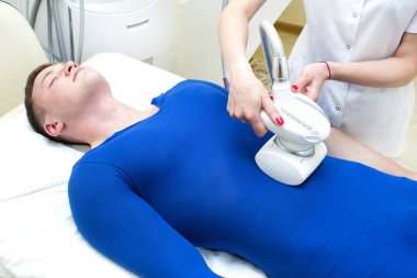 Klinik lipomassage işleme