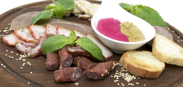 Un piatto di salsiccia e pancetta — Foto Stock