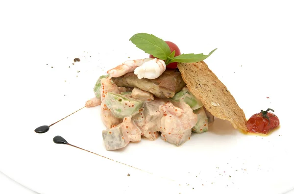 Zeevruchten salade van garnalen vissen kaviaar — Stockfoto