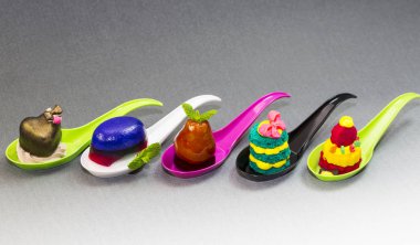 Mini Tatlılar ve et kanepeler sebze snacks