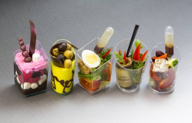 Mini Tatlılar ve et kanepeler sebze 