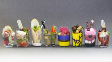 Mini Tatlılar ve et kanepeler sebze 