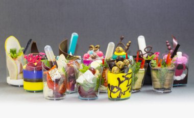 Mini Tatlılar ve et kanepeler sebze 