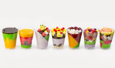 Mini Tatlılar ve et kanepeler sebze 