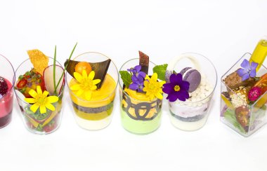 Mini Tatlılar ve et kanepeler sebze 